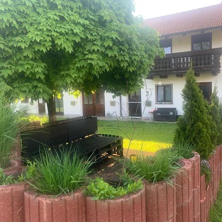 Ferienwohnung Am Ponyhof Altötting エクステリア 写真