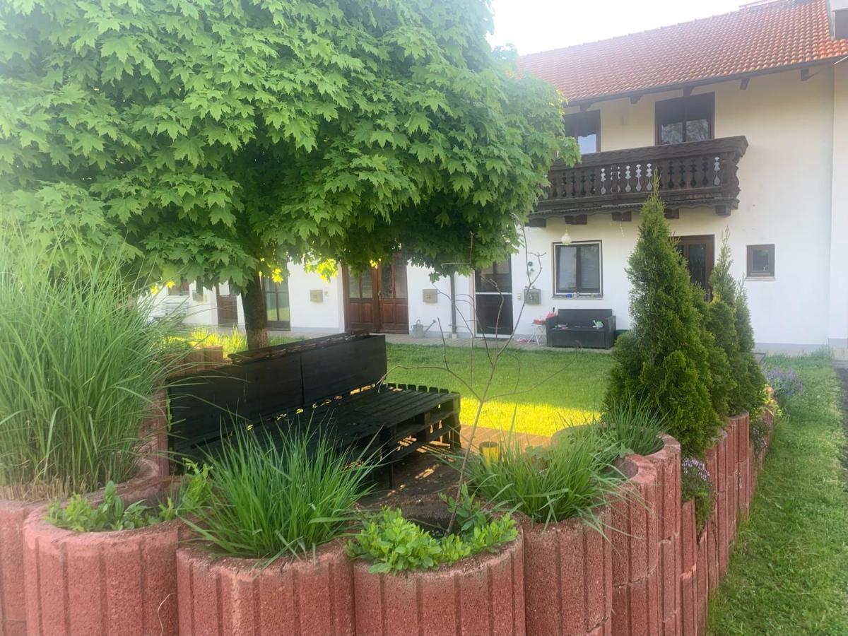 Ferienwohnung Am Ponyhof Altötting エクステリア 写真